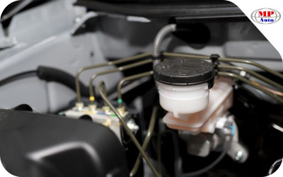 Dầu phanh ô tô là gì? Vai trò quan trọng với hệ thống phanh bạn cần biết