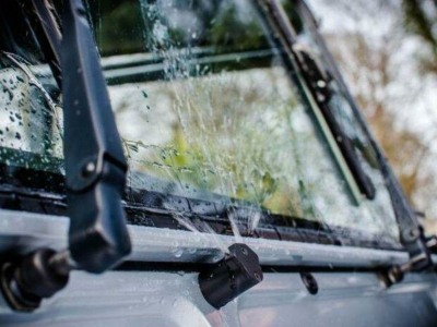 Nguyên nhân và cách sửa chữa hệ thống rửa kính xe ô tô bị lỗi hiệu quả